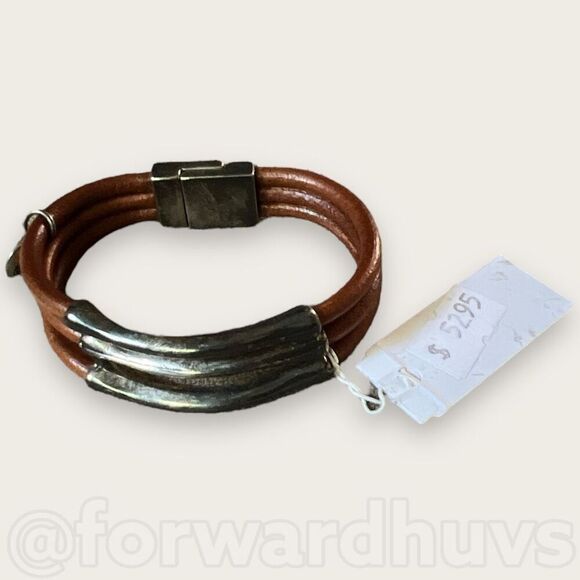 Trades by Haim Shahar | Triple Bar Brown Leather Unisex Bracelet - Picture 7 of 12